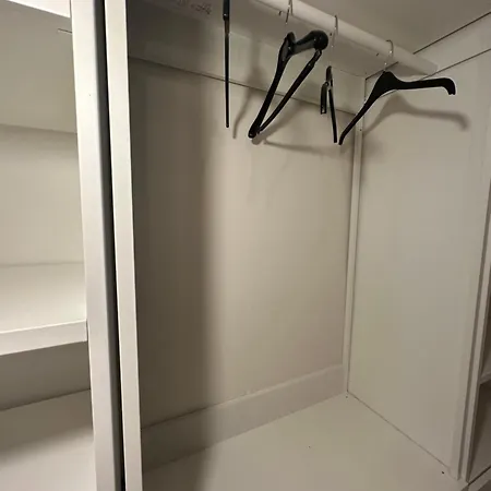 Apparemment Au Bord De Paris *