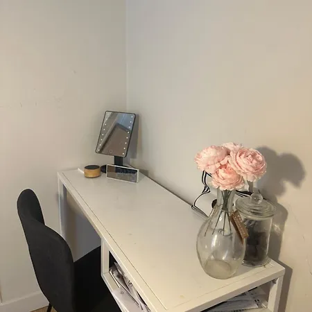 Apparemment Au Bord De Paris Apartment