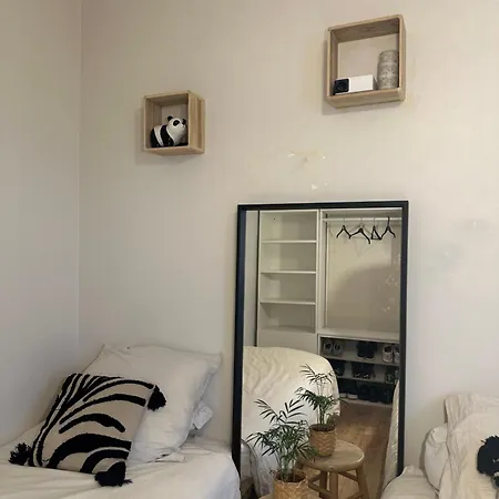 Apparemment Au Bord De Paris