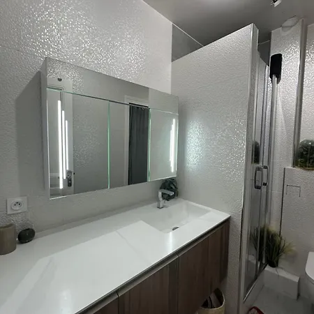 Apartment Apparemment Au Bord De Paris