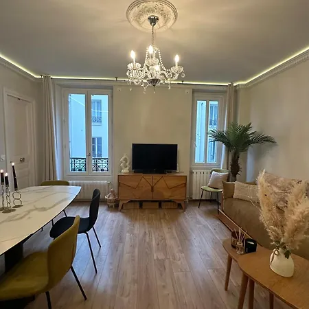 Apparemment Au Bord De Paris * Levallois-Perret