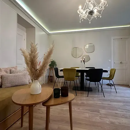 Apparemment Au Bord De Paris